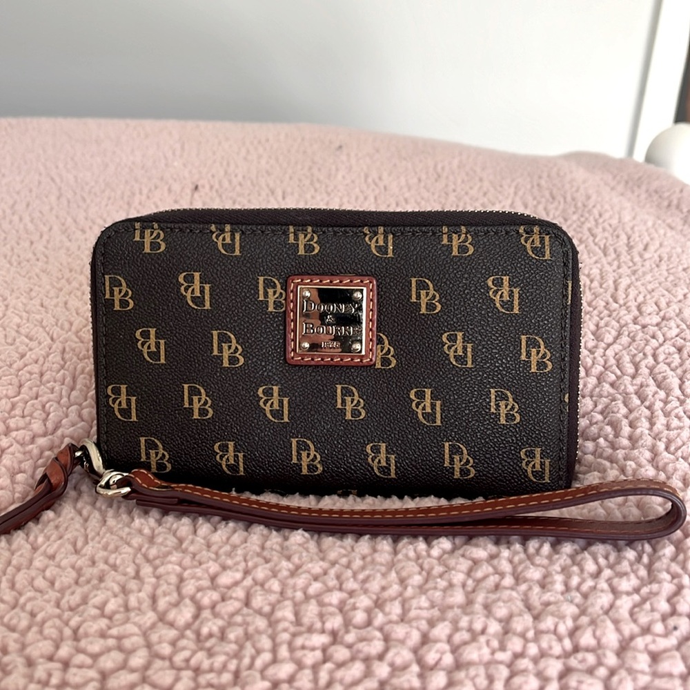 DOONEY & BOURKE ZIP ARPUND WALLET WITH WRIST STRAP